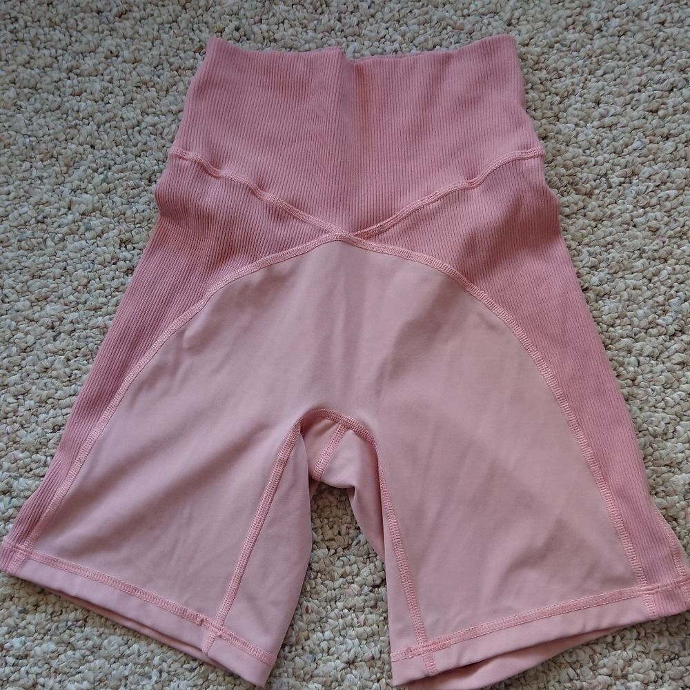 Offline by Aerie Hi Rise Ribbed 7” Inseam Bicycle Shorts in pink size S